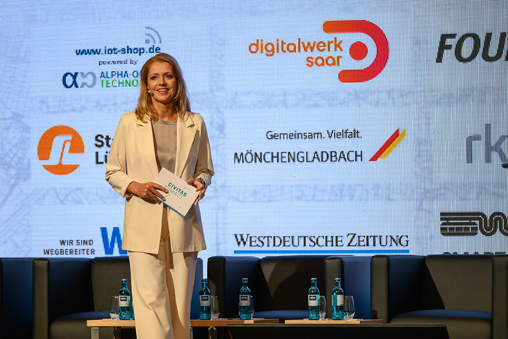 151MM8_2550_MICHAEL_C_MOELLER