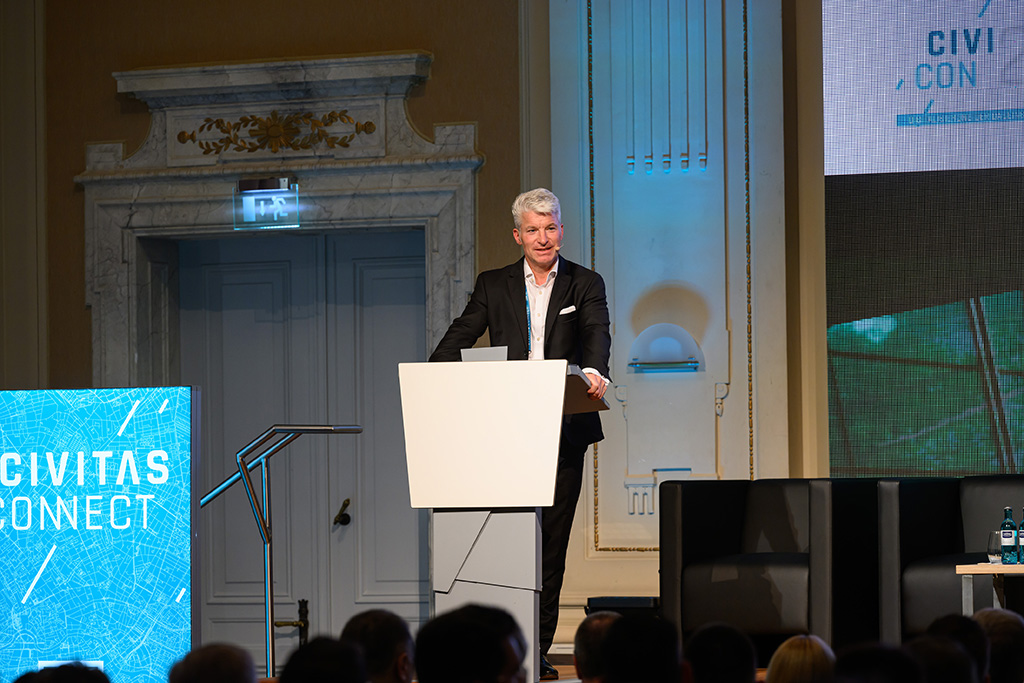 178MM8_2697_MICHAEL_C_MOELLER