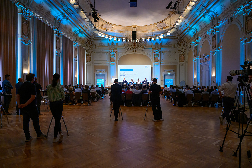 216MMZ_9403_MICHAEL_C_MOELLER