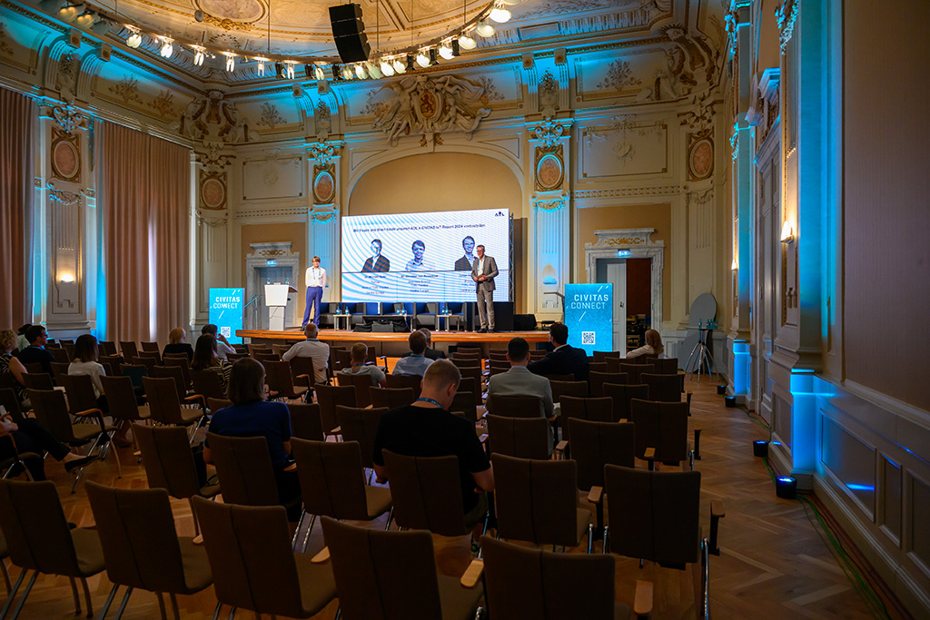 249MMZ_9592_MICHAEL_C_MOELLER