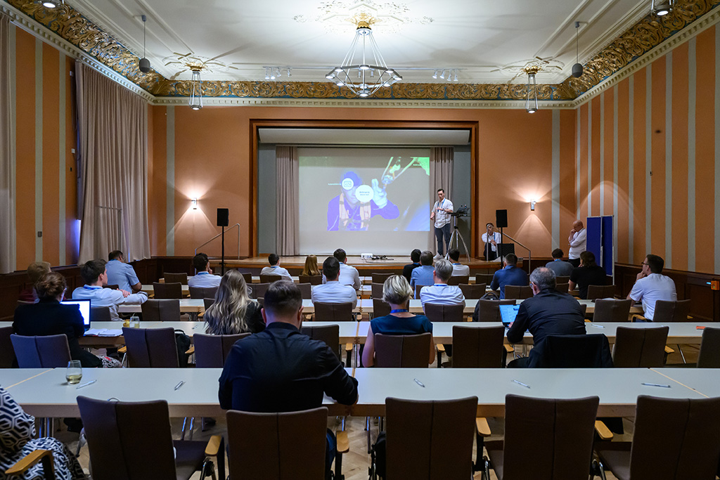 254MM8_2981_MICHAEL_C_MOELLER