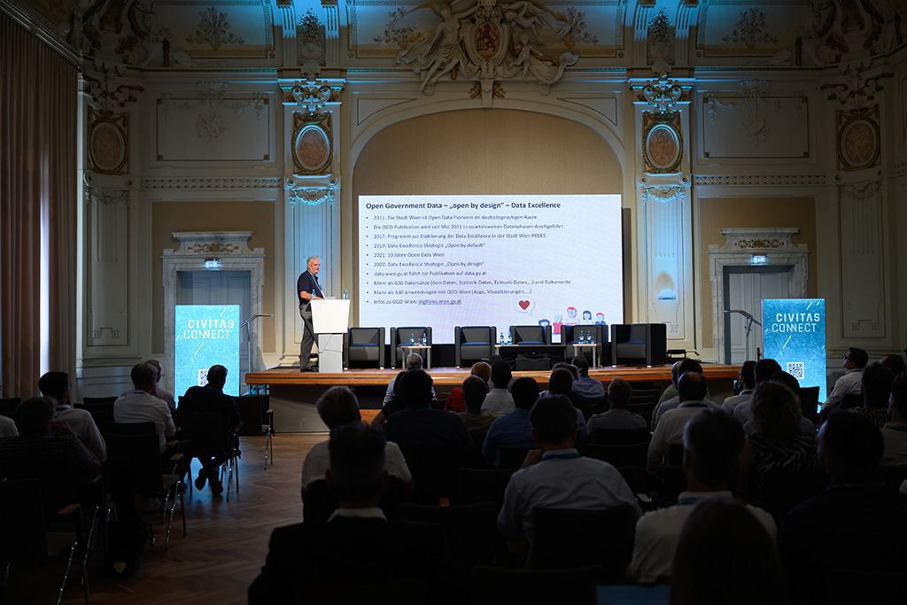 341MM8_3452_MICHAEL_C_MOELLER