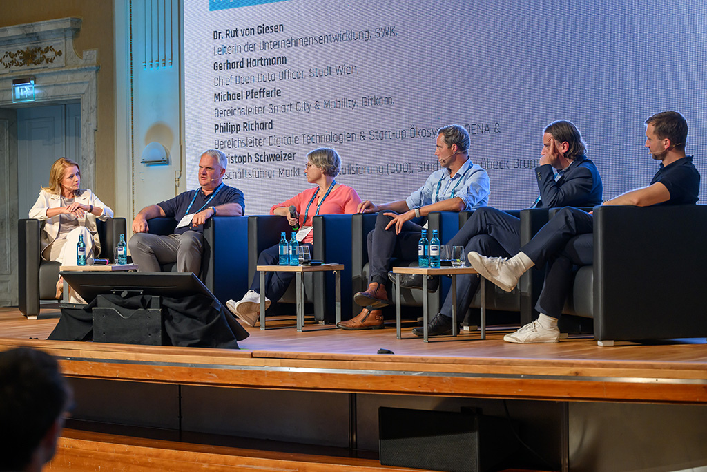 371MMZ_0176_MICHAEL_C_MOELLER