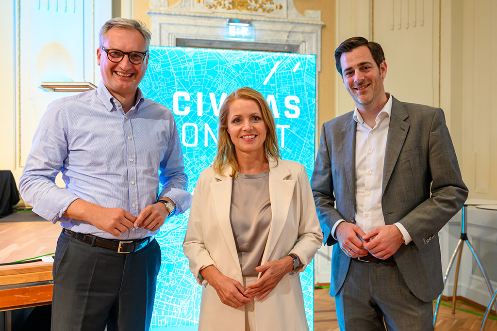 435MM8_3705_MICHAEL_C_MOELLER