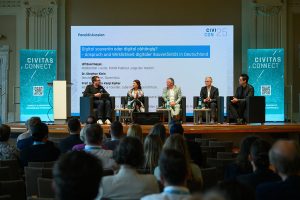 CIVI/CON 2025 - Paneldiskussion zum Thema "Digital souverän oder digital abhängig? – Anspruch und Wirklichkeit digitaler Souveränität in Deutschland" (Ulf Buermeyer, Dr. Stephan Klein, Prof. Dr. Dennis-Kenji Kipker, Peter Ganten, Eileen O’Sullivan)