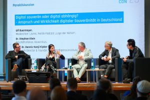 CIVI/CON 2025 - Paneldiskussion zum Thema "Digital souverän oder digital abhängig? – Anspruch und Wirklichkeit digitaler Souveränität in Deutschland" (Ulf Buermeyer, Dr. Stephan Klein, Prof. Dr. Dennis-Kenji Kipker, Peter Ganten, Eileen O’Sullivan)